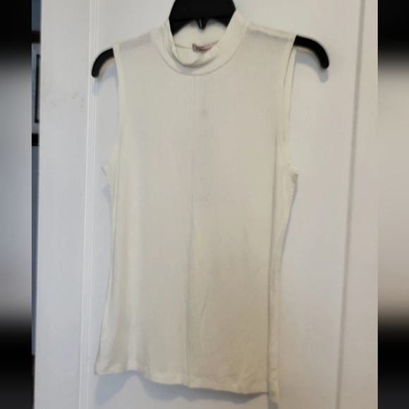 BCBGeneration Top Size: Large - Picture 2 of 7